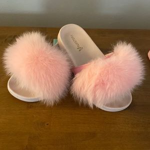 •Fur Story Fuzzy Sliders•